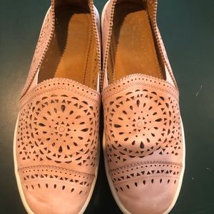 Kaari Blue shoes in the color blush Peggy.